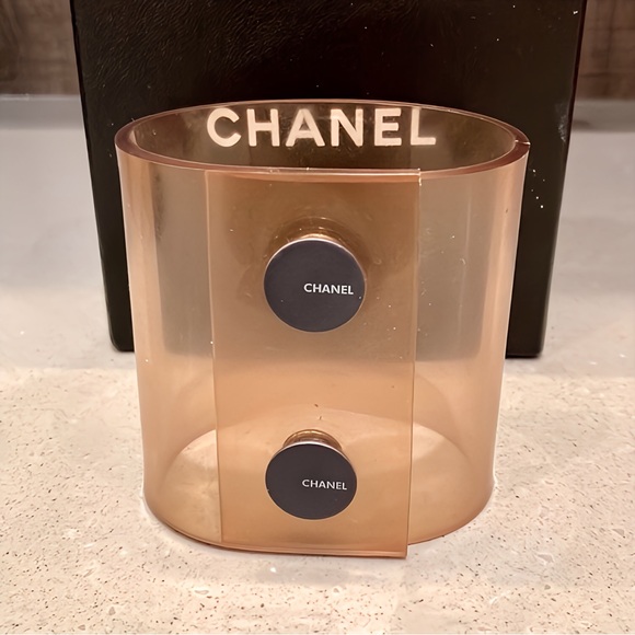 Chanel Vintage Transparent Thick Wide Vinyl Snap Button Bracelet from 2000 - Picture 4 of 11